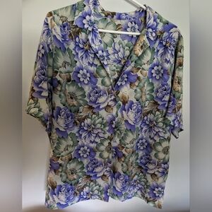 PRIDE MONTH DISCOUNT! 🌈 2  for $20 - EUC Floral UNISEX button down shirt